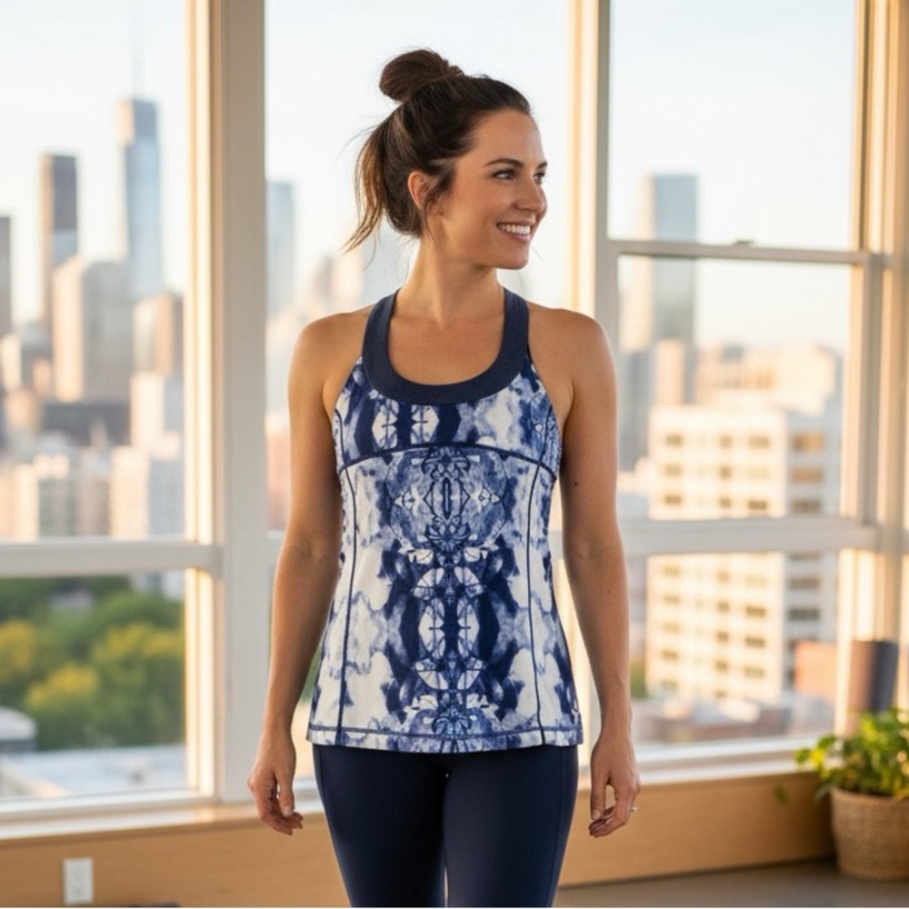 Lululemon Blue and white sports built in bra‎ tank top